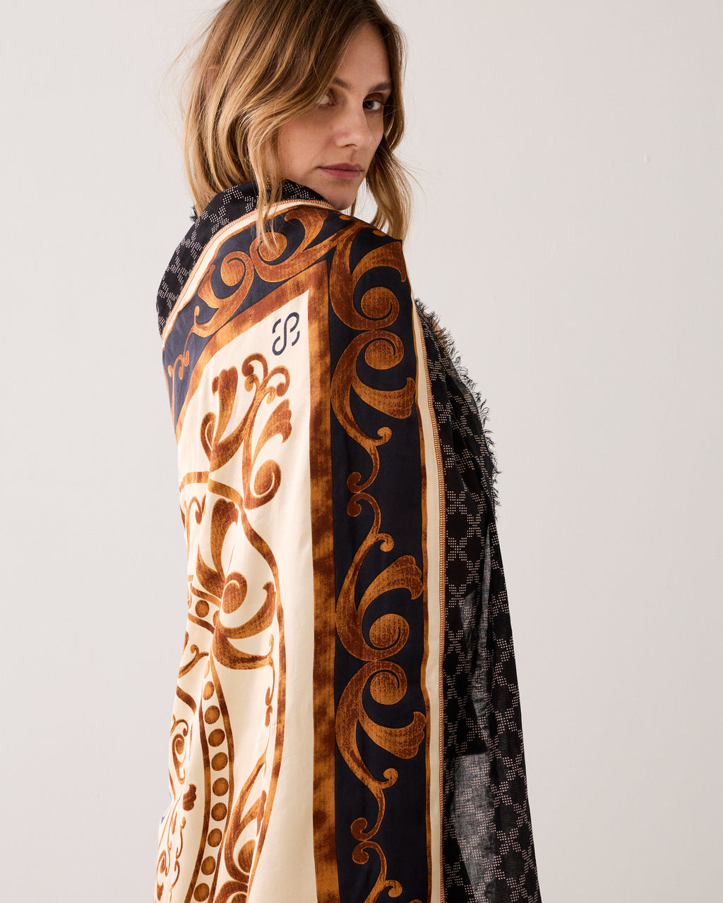 Grand foulard en satin viscose