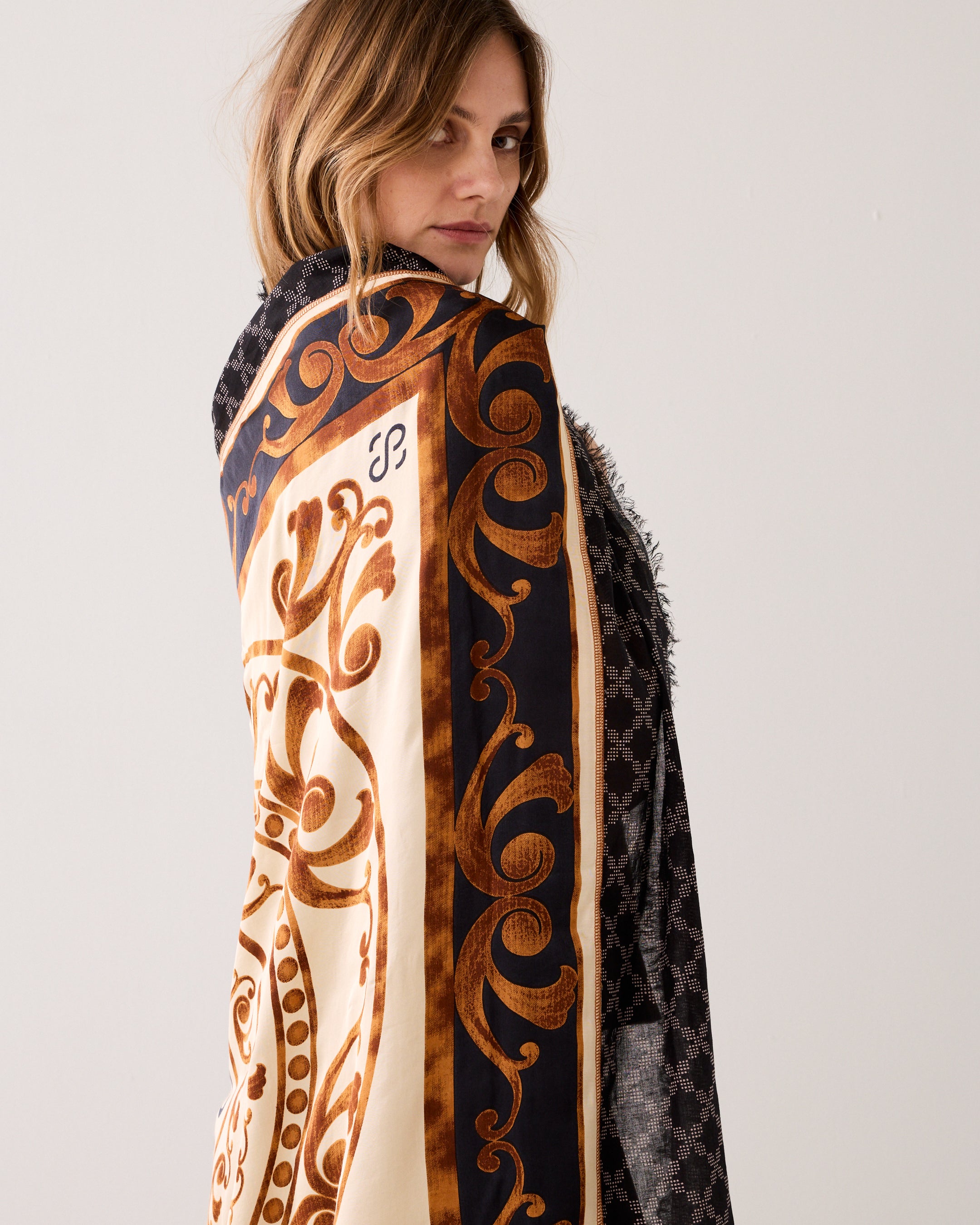 Grand foulard en satin viscose
