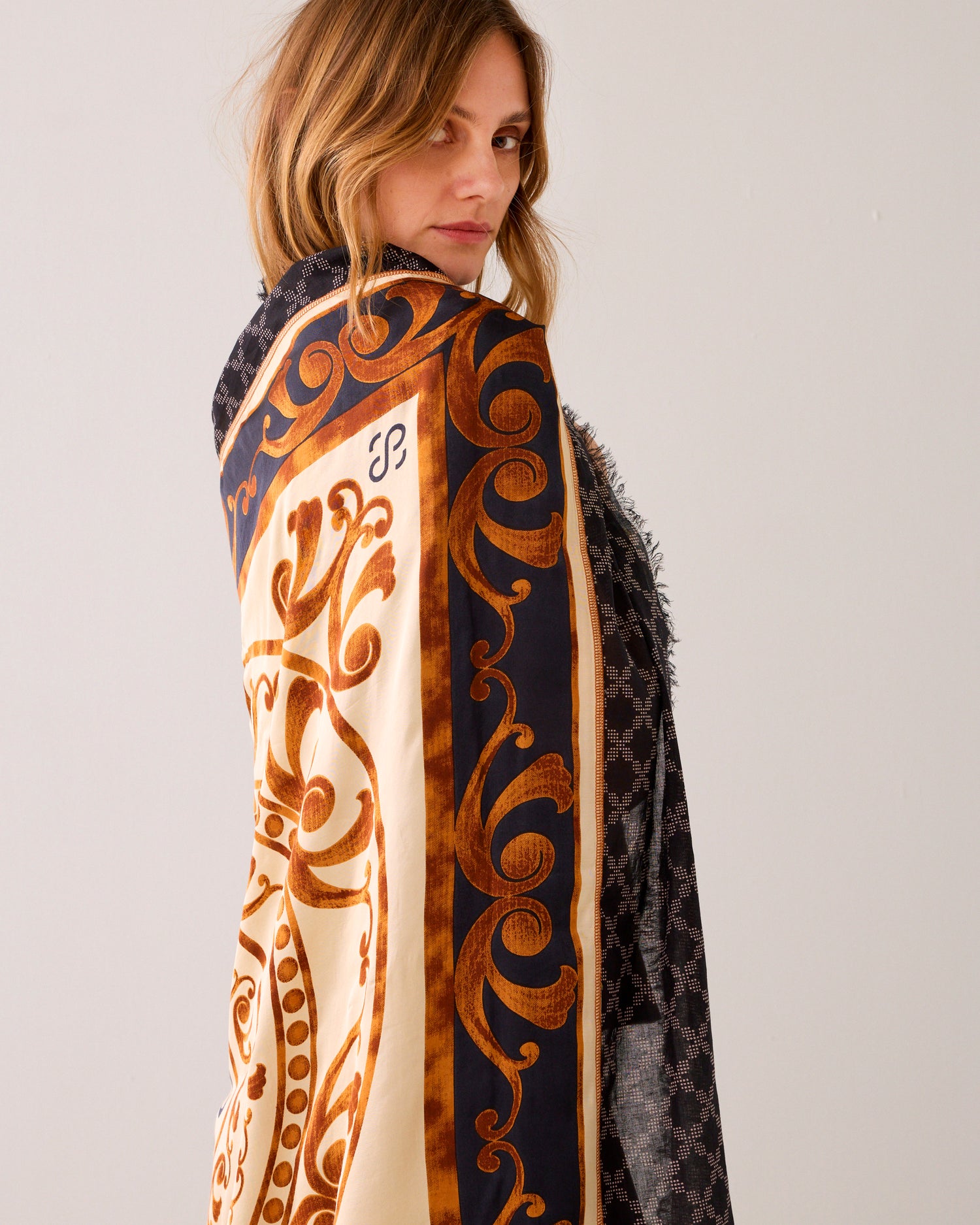 Grand foulard en satin viscose