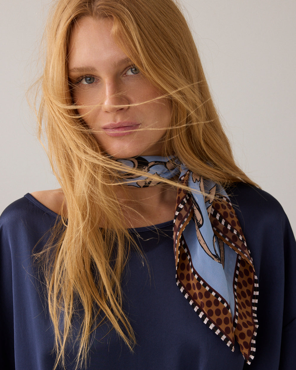 Foulard en viscose satinée