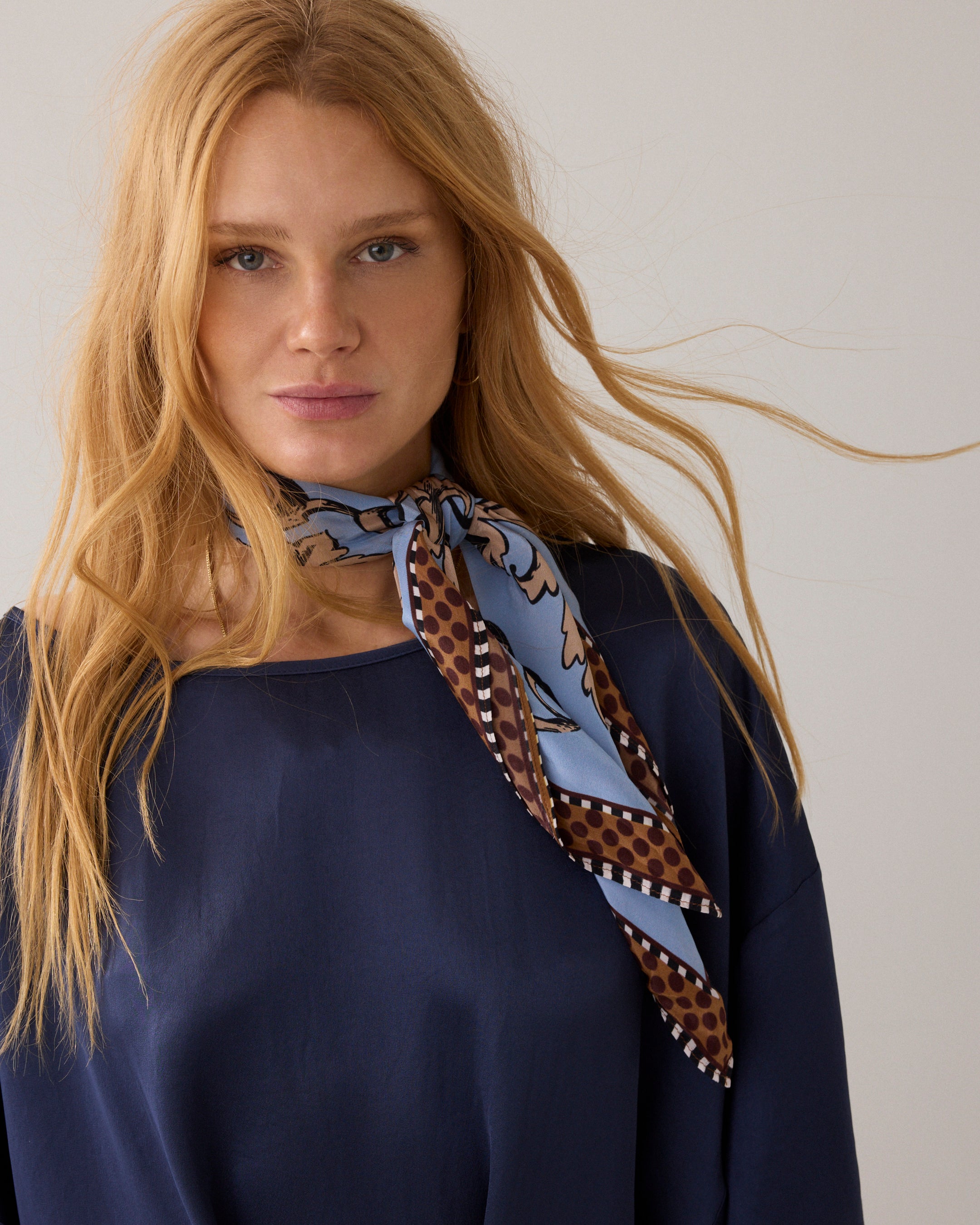 Foulard en viscose satinée