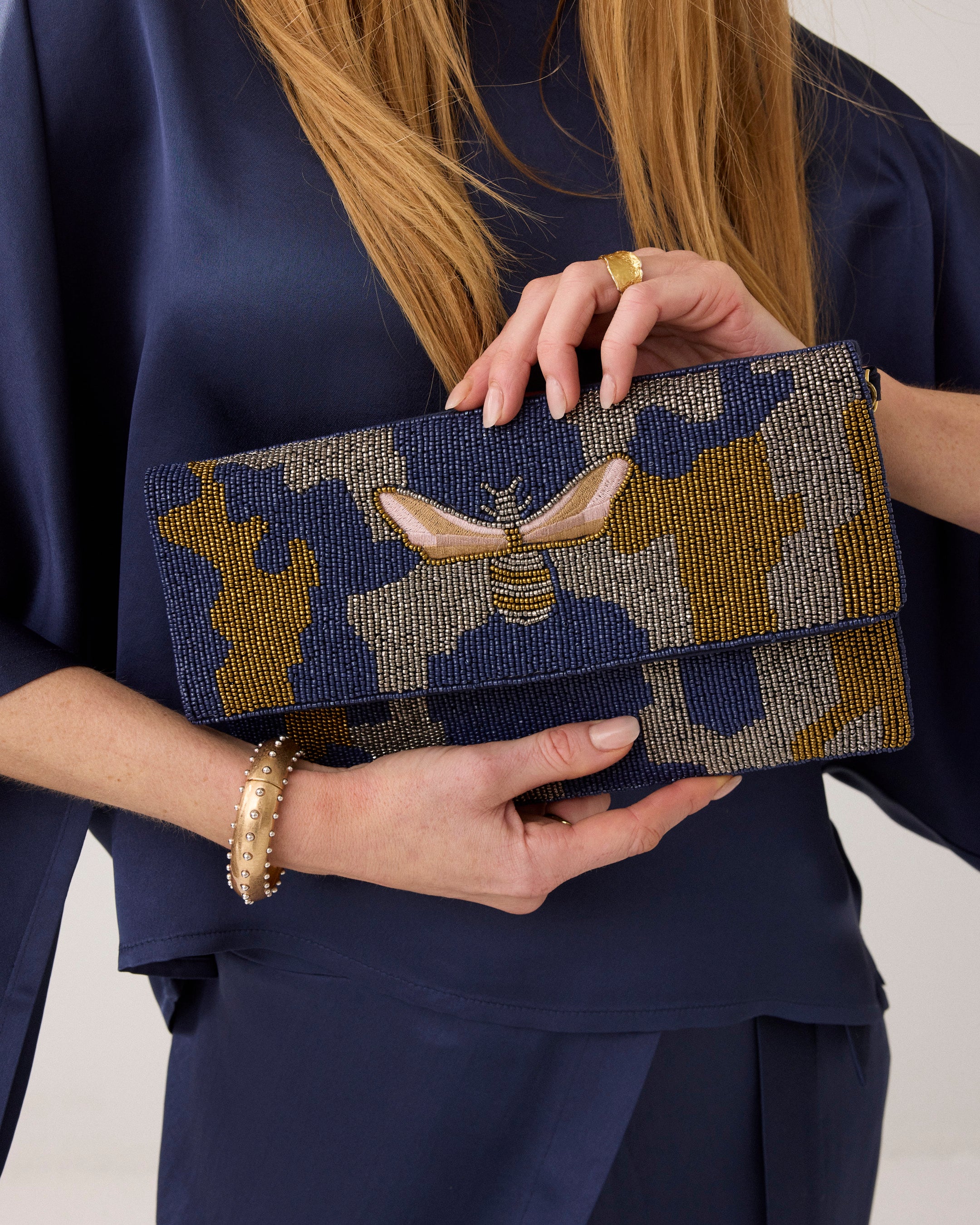 Clutch mit Perlen