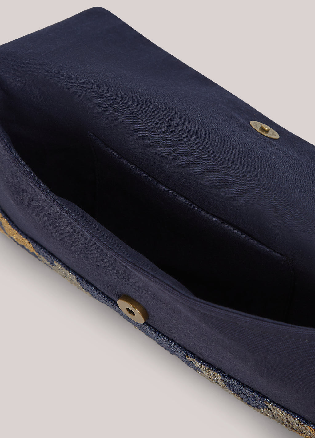 Clutch mit Perlen