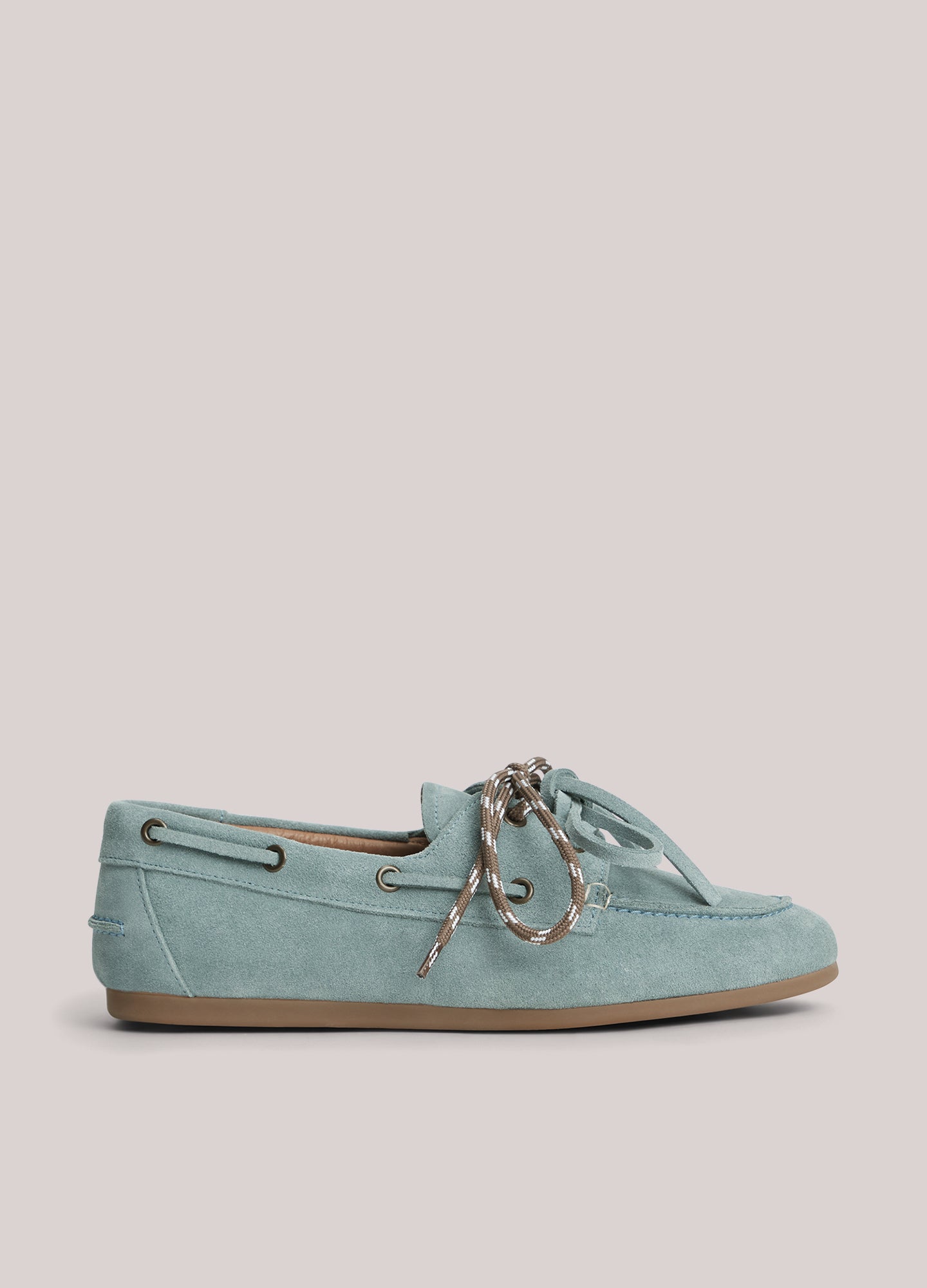 Boat shoes with laces