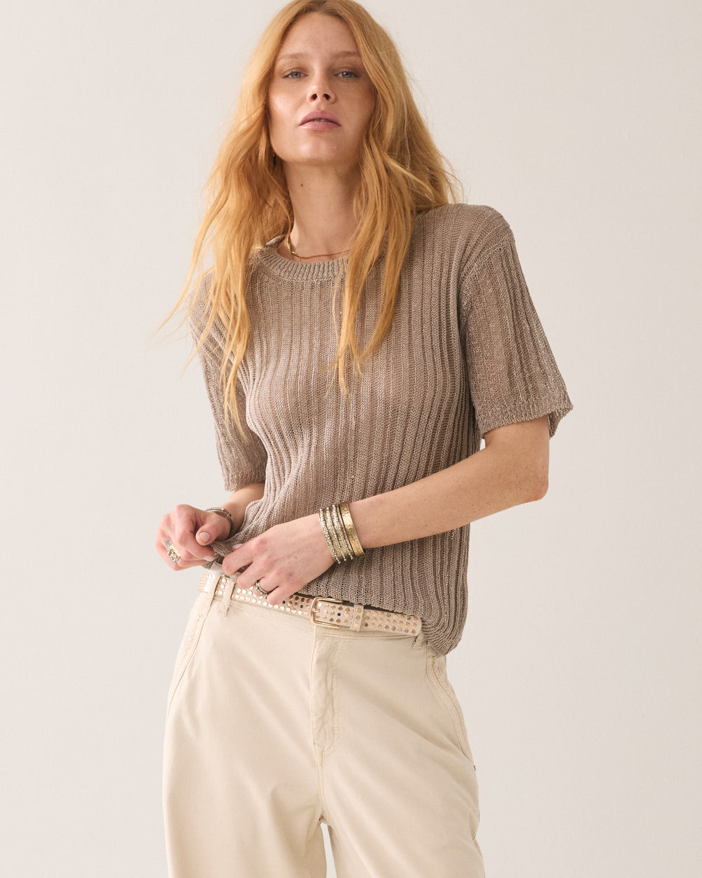 Ceinture en cuir avec des clous