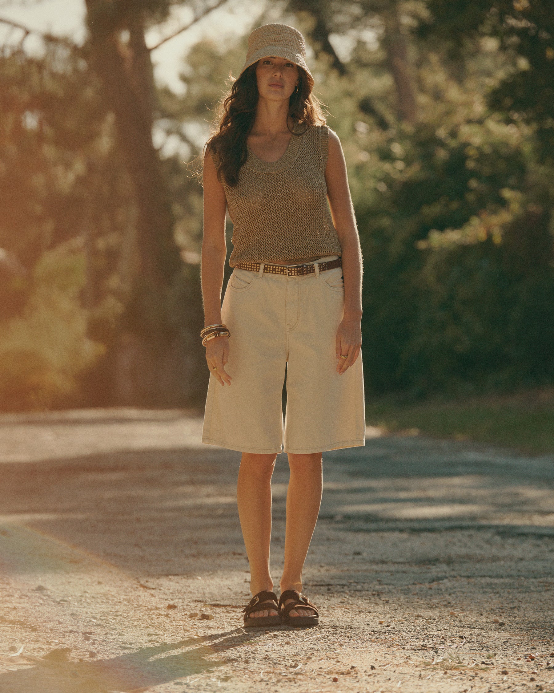 Ceinture en cuir avec des clous