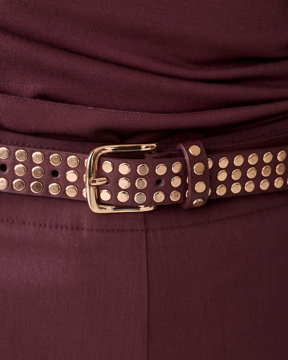 Ceinture en cuir avec des clous