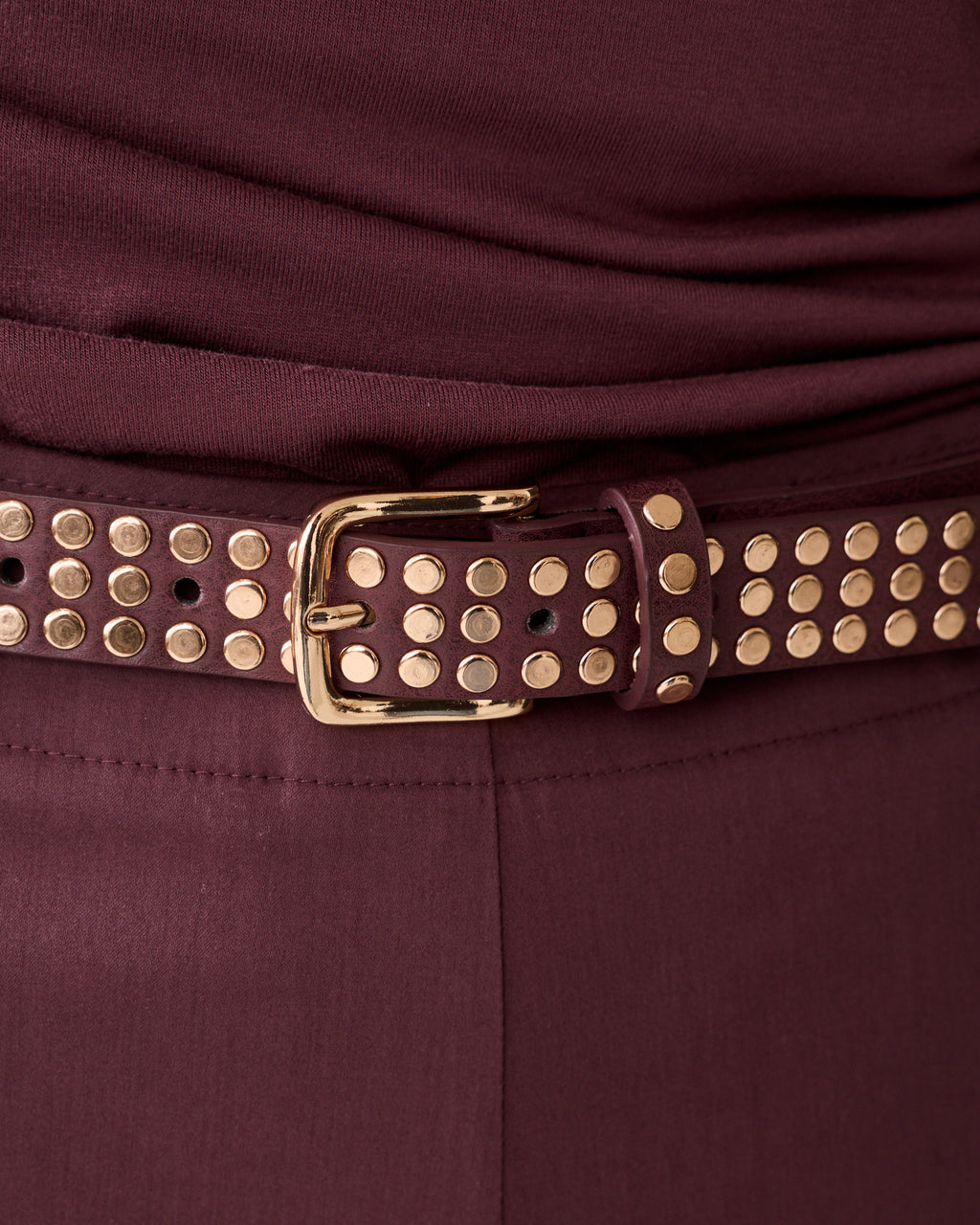 Ceinture en cuir avec des clous