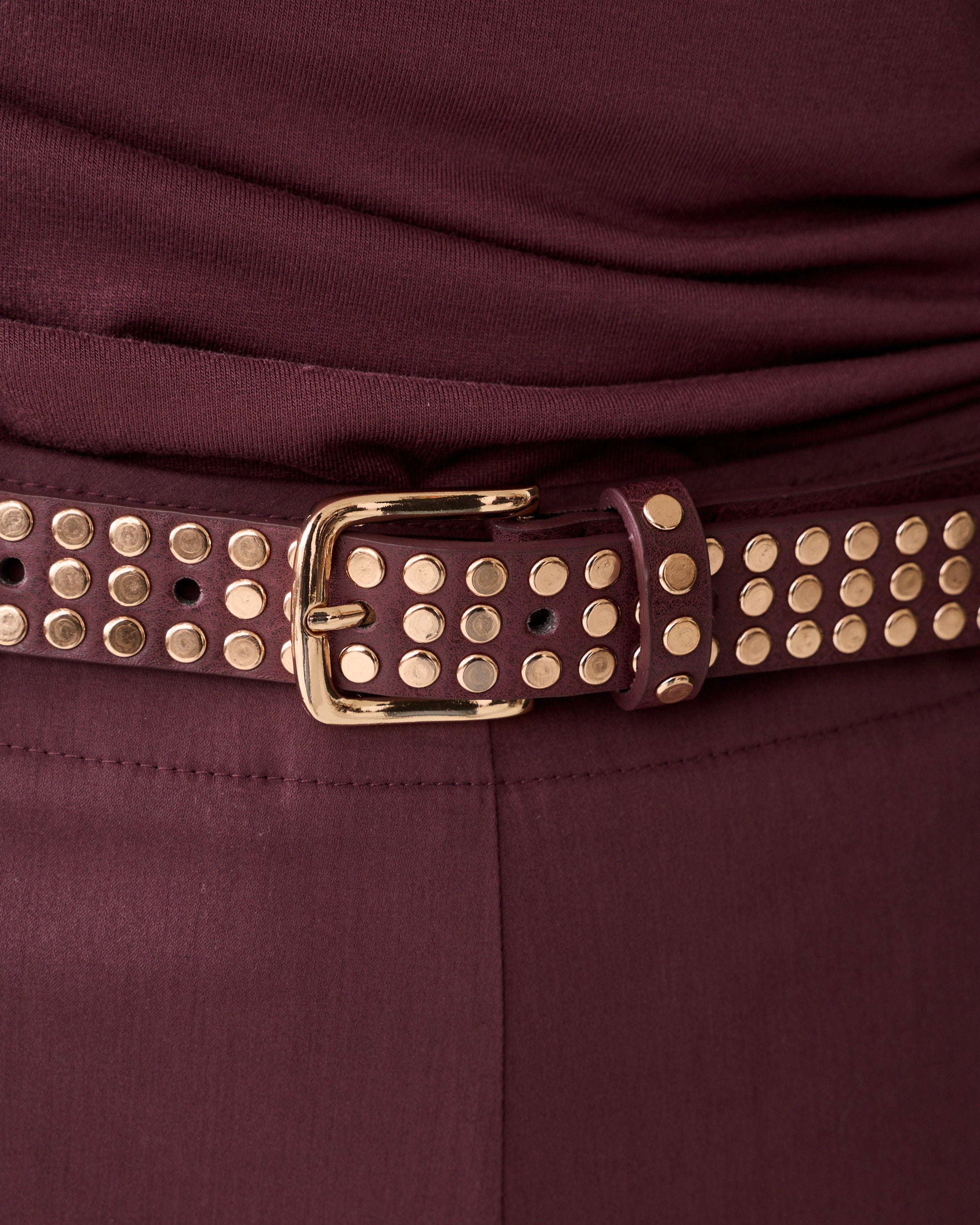 Ceinture en cuir avec des clous