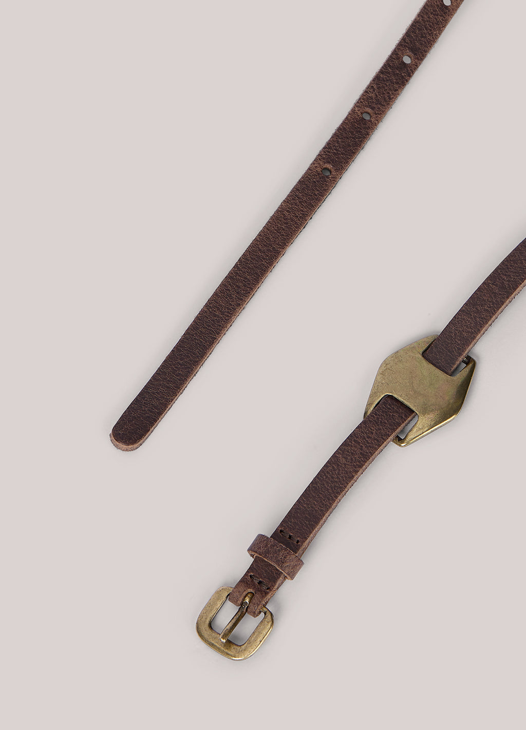 Ceinture étroite avec boucle ornementale