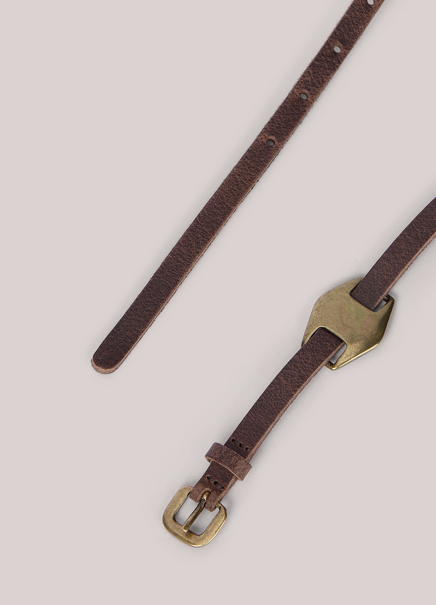 Ceinture étroite avec boucle ornementale