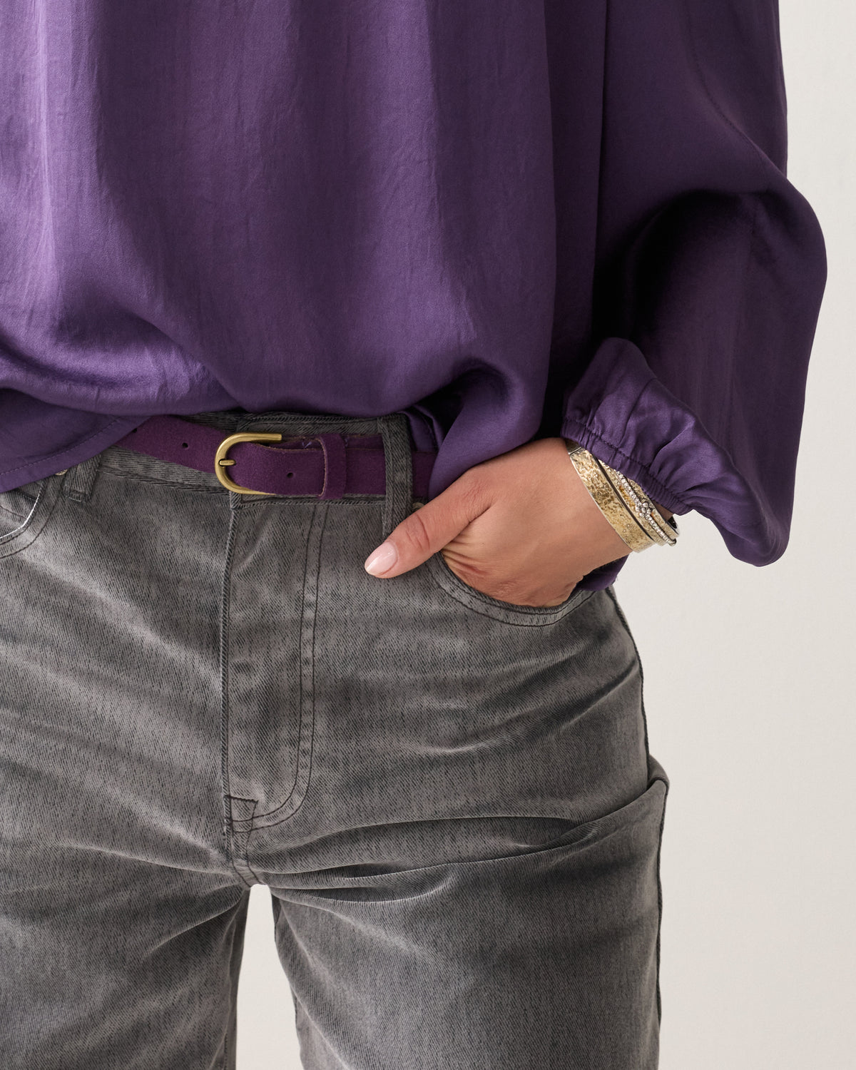 Suede belt with logo