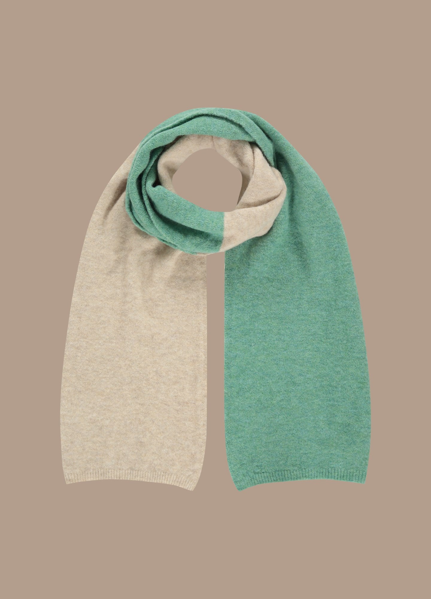Tone-tone scarf
