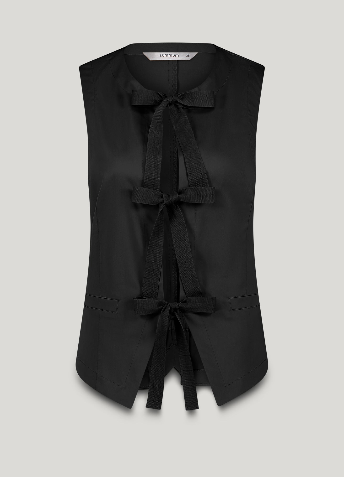 Fitted gilet with bow fastening
