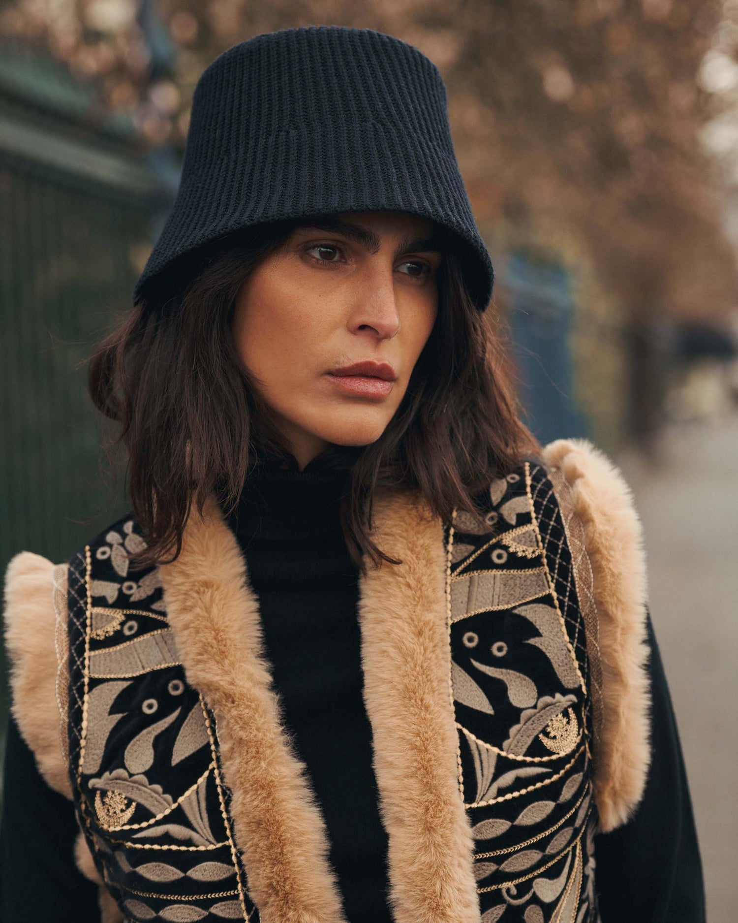Velvet gilet with faux fur