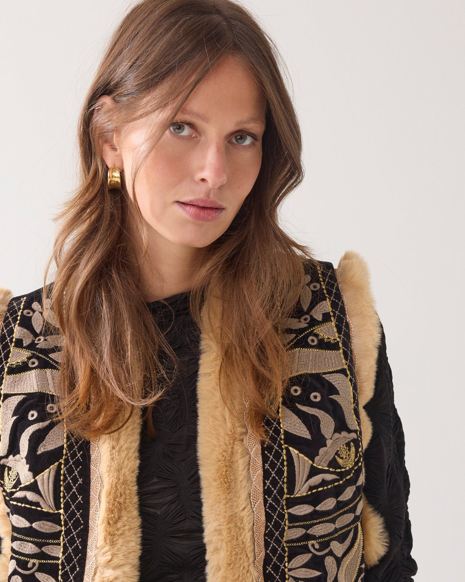 Velvet gilet with faux fur
