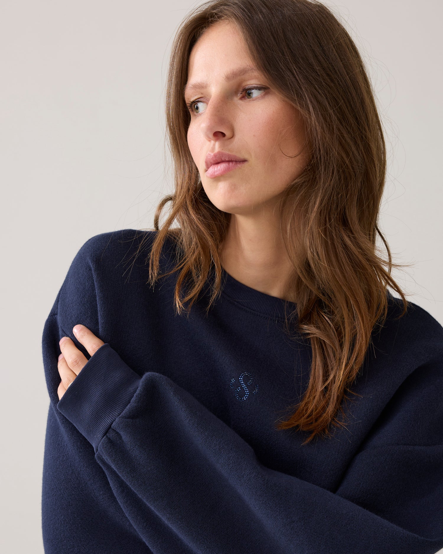 Casual sweater met strass logo
