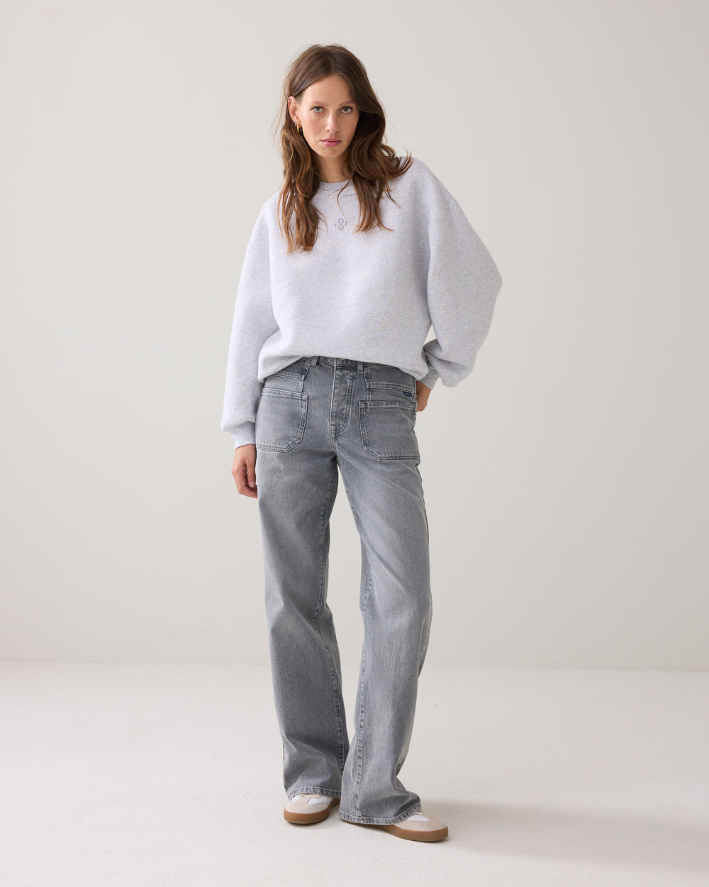Casual sweater met strass logo
