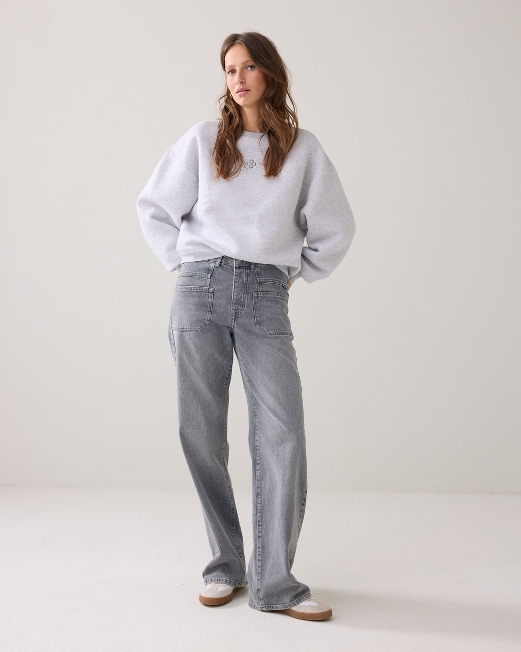 Casual sweater met strass logo