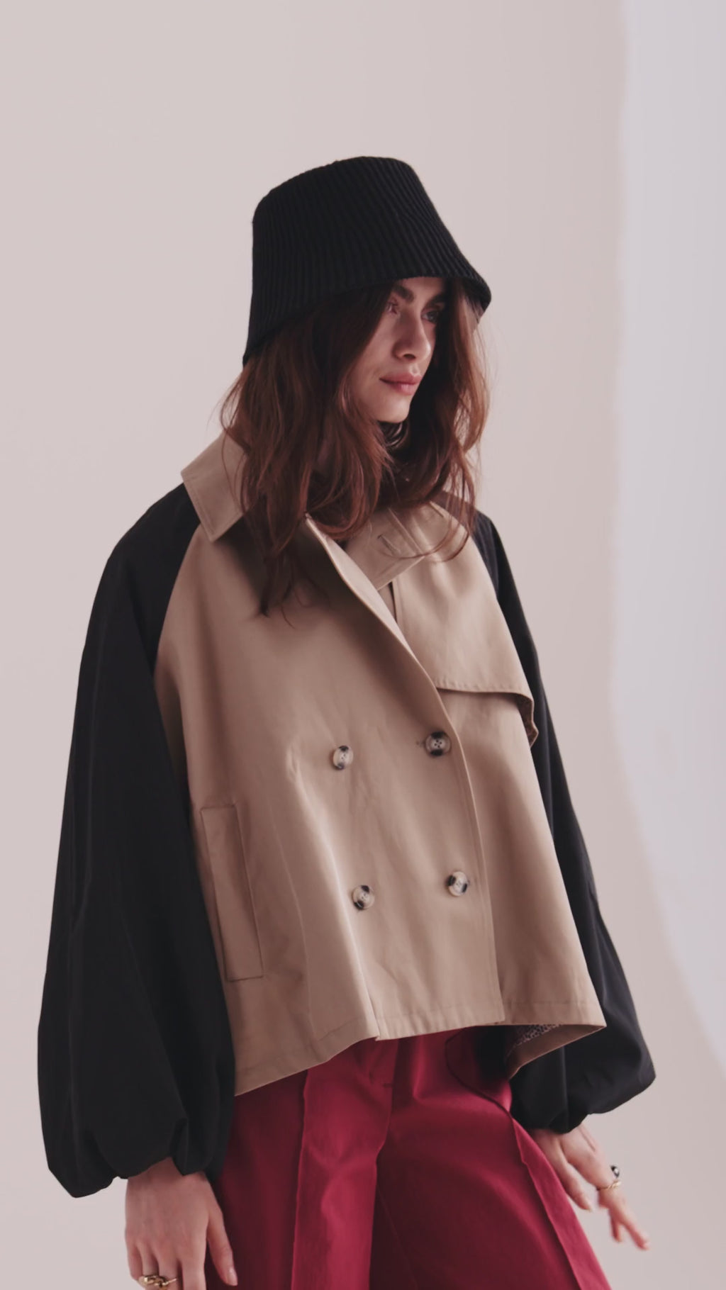 Oversized trenchcoat contrast